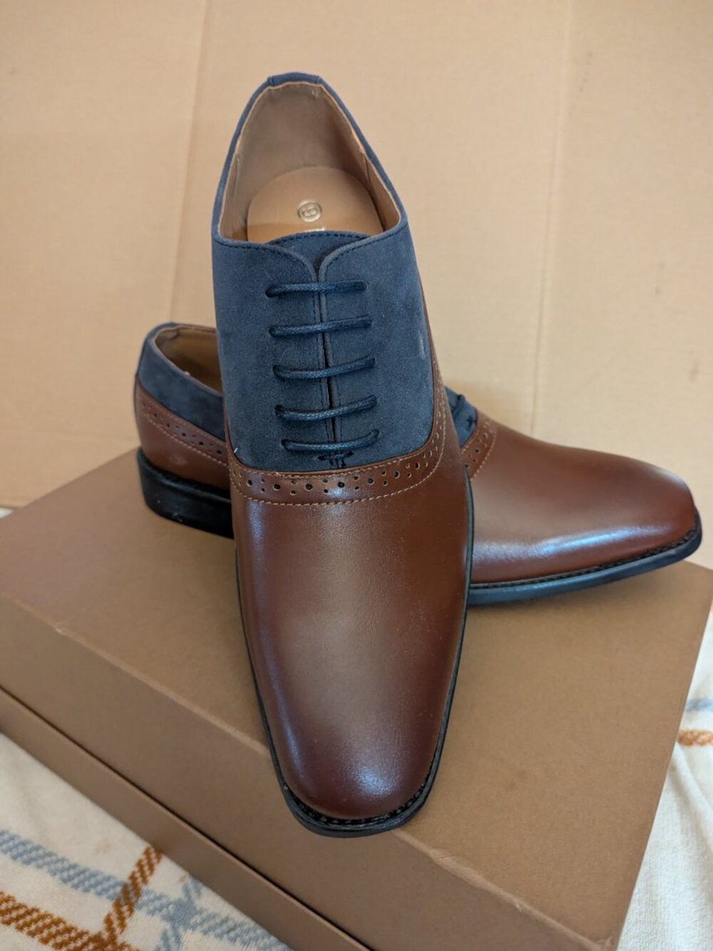 Men's Two-Tone Saddle Oxford / Brogue Oxford Size 9